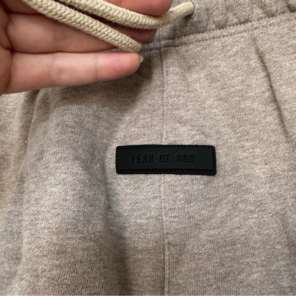 Essentials Fear of God Sweat Shorts Light Heather Oatmeal Men's Large Streetwear - Picture 5 of 9